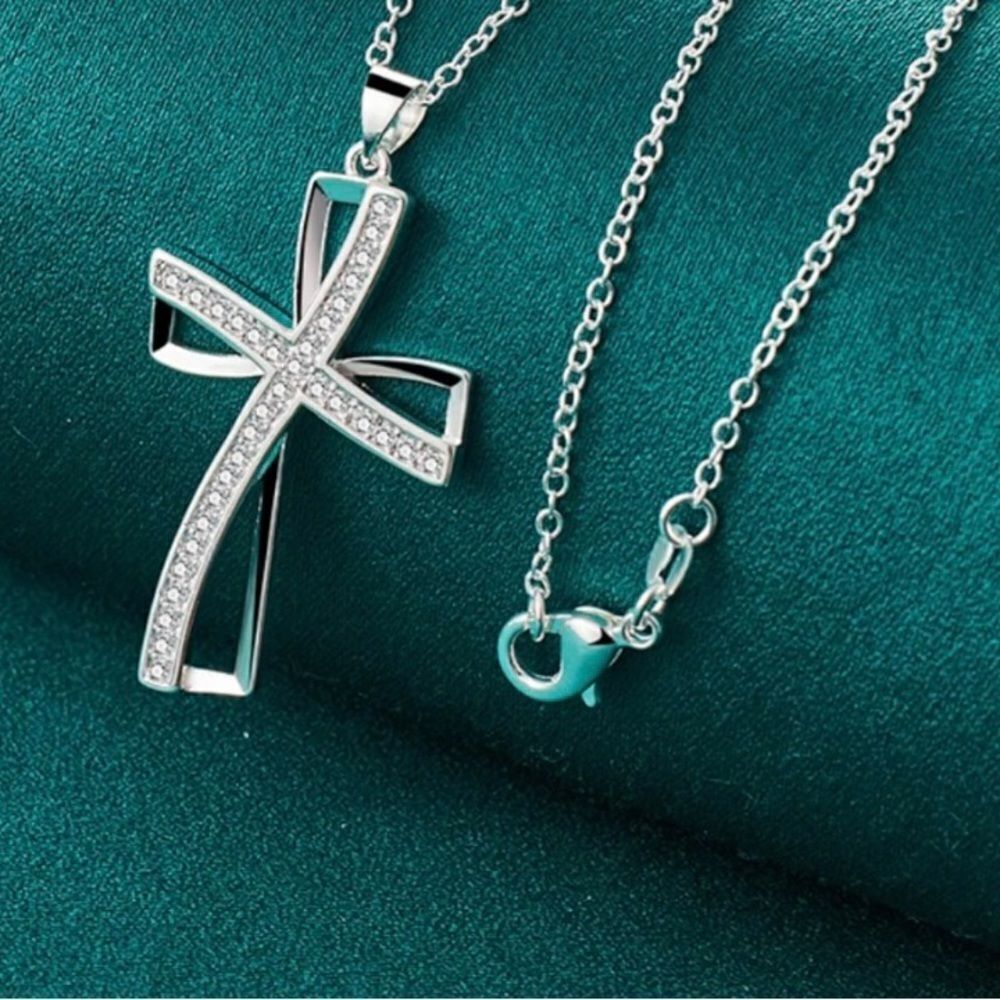 925 STERLING SILVER‎ MODERN CROSS WITH ZIRCON ACCENTS